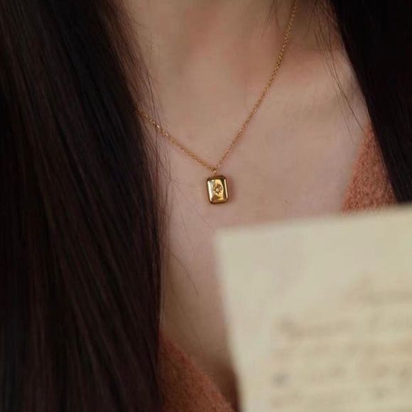 18K Gold Plated Rectangular Tag North Star Pendant Necklace - Picture 2 of 8